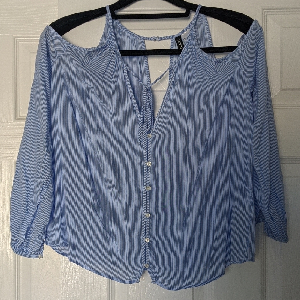 Divided Blue and White Cut Out 3/4 Sleeve Blouse
